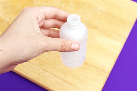 How To Make DIY Cooling Spray To Soothe Sunburn & Blistered Skin — TUTORIAL | Bustle