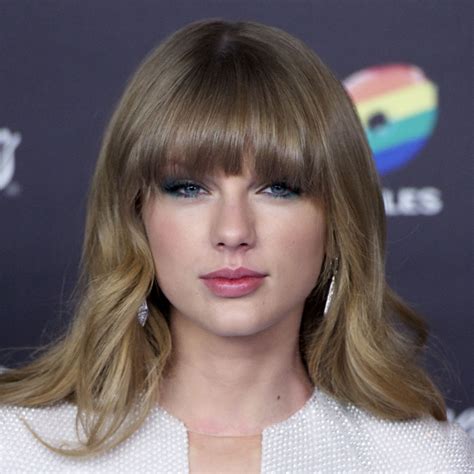 How Hot Is Taylor Swift's Latest Turquoise (Yes, Turquoise) Smoky Eye Makeup Look? Soooo Hot It ...