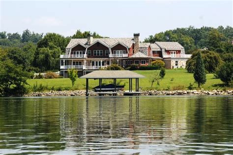 Tennessee Lake Homes | Lakefront homes, Lakefront property, Waterfront homes