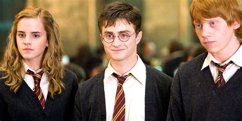 'Return to Hogwarts' Review– Go Behind the Scenes 20 Year Later - Bell ...