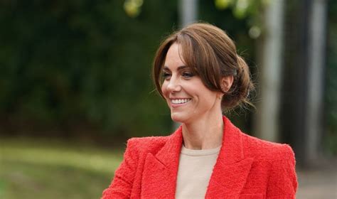 Princess Kate Debuts New Hairstyle As She Visits Session For Children ...