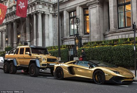 Flashy fleet - Saudi sheikh shows off golden Mercedes G63 AMG 6x6 in London - MercedesBlog