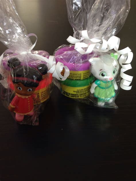 Daniel tiger party favors. Buy the pack of 5 characters and a party bag of Play-doh. … | Daniel ...