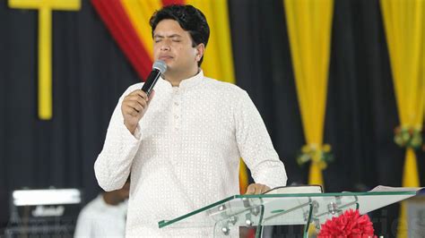 ANKUR NARULA MINISTRIES Man of God came upon the pulpit and worshiped ...