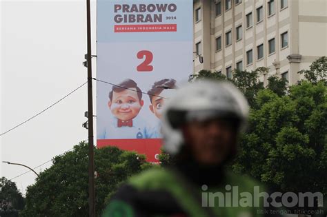 Foto: Melihat Baliho Politik Prabowo-Gibran Hasil Teknologi AI