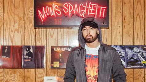 Eminem Serves 'Mom's Spaghetti' At New Detroit Restaurant | Radio 95.1