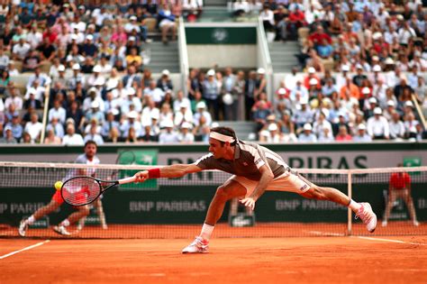 Hot Shot: Federer lunges for winning volley in Paris | Tennis.com