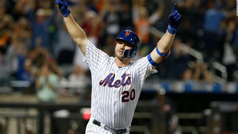 Pete Alonso of the New York Mets breaks MLB's rookie home run record - CNN