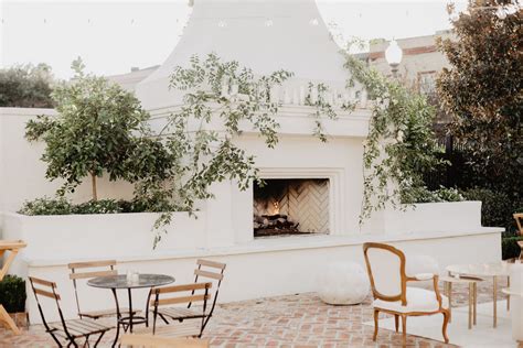 12 New Orleans Courtyard Wedding Venues | uncommoncamellia.com