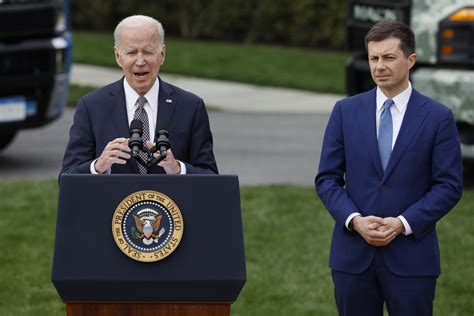 Pete Buttigieg Beats Biden in Democrat Voters' Pick of 2024 Candidate ...