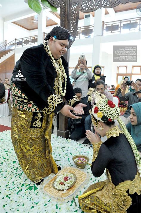 Upacara Pernikahan Adat Jawa Prosesi Panggih Pengantin Wedding Klaten ...