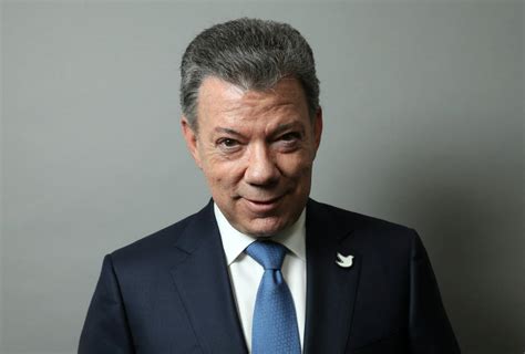 Manuel Santos wins Nobel Peace Prize for trying to have peace with FARC