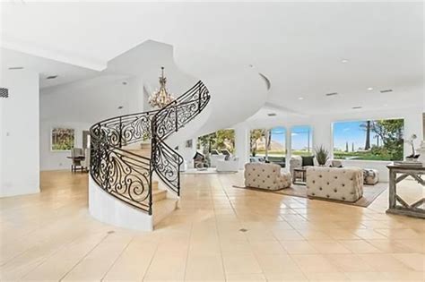 See Inside Joe Rogan’s Fully Customisable $4.5M Bell Canyon Mansion ...