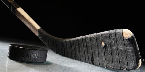 How to Tape a Hockey Stick (Quick Tips)