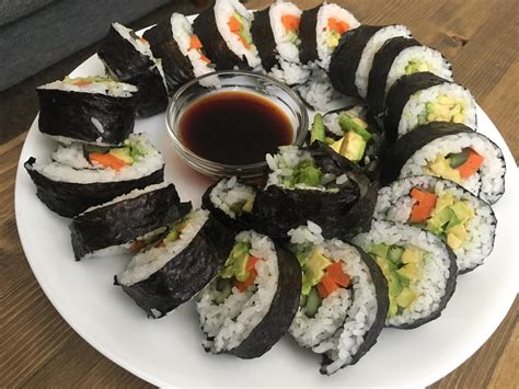 Homemade vegan veggie sushi rolls. : r/vegan