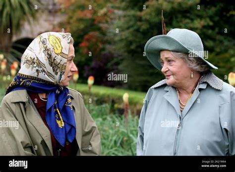 HELEN MIRREN, SYLVIA SYMS, THE QUEEN, 2006 Stock Photo - Alamy