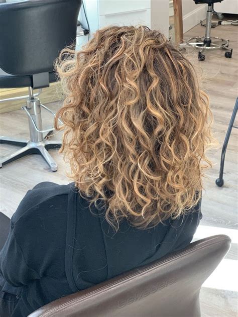 Highlighted curly hair | Highlights curly hair, Blonde highlights curly hair, Blonde curly hair ...