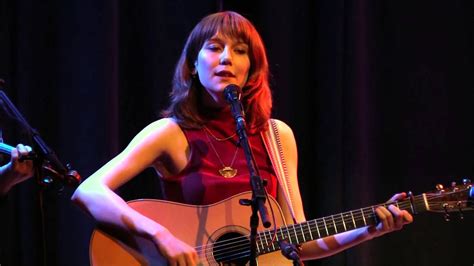 "Little Toy Trains" performed by Molly Tuttle Chords - Chordify