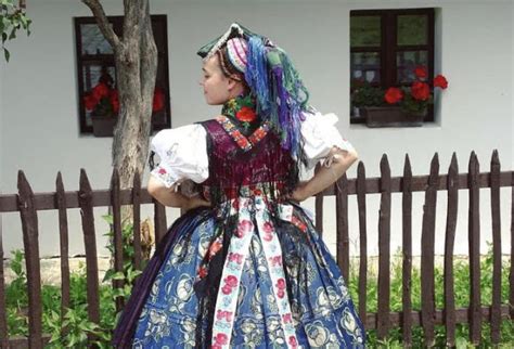 Traditional Hungarian Dress - Hungarian Living