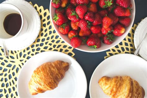 Image libre: Croissant, café, bol, fraise, petit déjeuner, nourriture, nourriture, repas