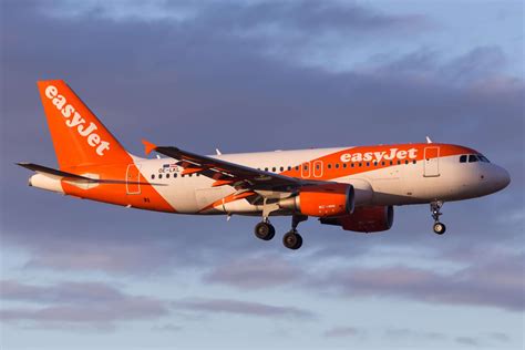 easyJet to cut A319 seat capacity to fly with fewer crew - AeroTime