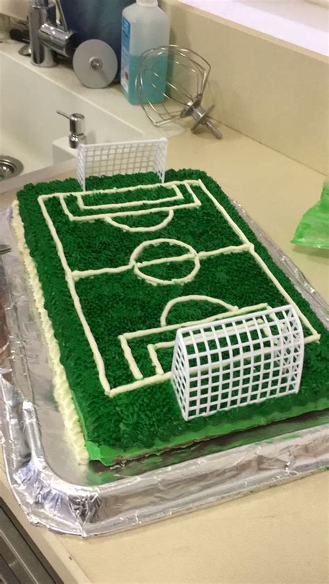 Soccer field cake | cakes in 2019 | Soccer birthday cakes, Soccer ...