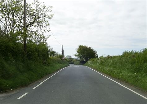 Road Narrows ahead © Martyn Harries cc-by-sa/2.0 :: Geograph Britain and Ireland