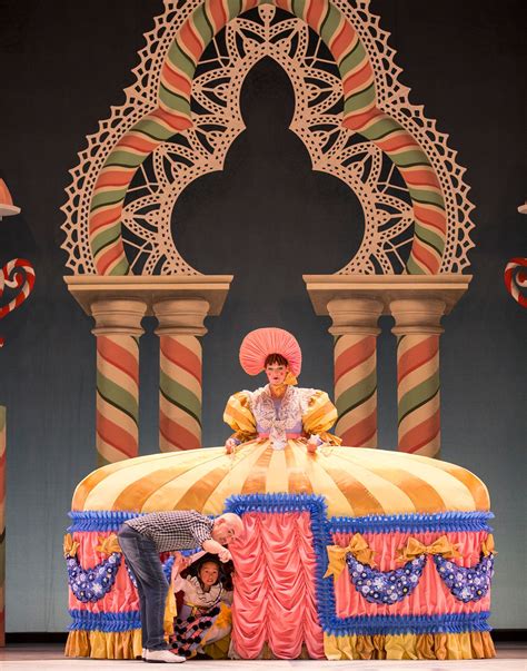 Mother Ginger a big crowd-pleaser in Pacific Northwest Ballet’s ‘The Nutcracker’ | The Seattle Times