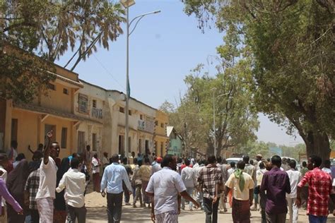 Three wounded as anti-president protests turn violent in Beledweyne town