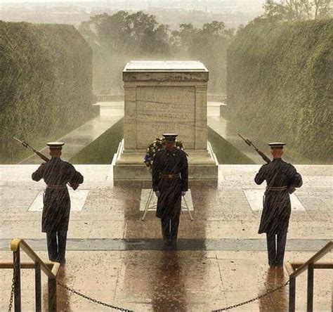 Tomb Of The Unknown Soldier From Around The World - Barnorama