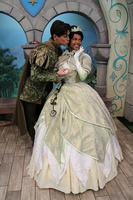 Naveen gives Tiana a Kiss | Disney face characters, Disneyland princess ...