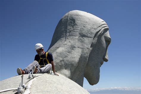 Close to Heaven: Man Repairs Lightning Damage to Rio's Christ the ...