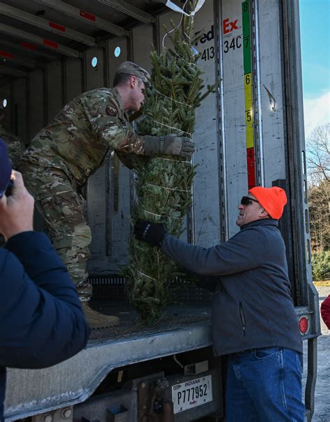 231128-Z-IC052-0255 | Volunteers and New York National Guard… | Flickr