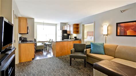 Hotel Suites in Naperville, IL | Hyatt House Chicago/Naperville/Warrenville