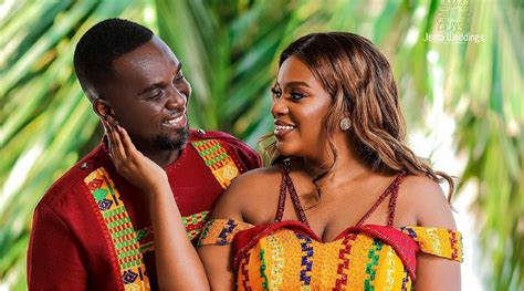 See the colourful photos from Joe Mettle and Selassie Dzisa's traditional wedding - GhanaPlus