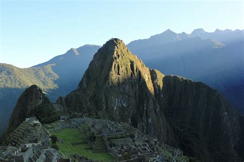 Machu Picchu at sunrise | Huayna Picchu (Wayna Picchu) in th… | Flickr