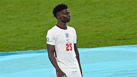 Euro 2020: England's Bukayo Saka urges social media platforms to step ...