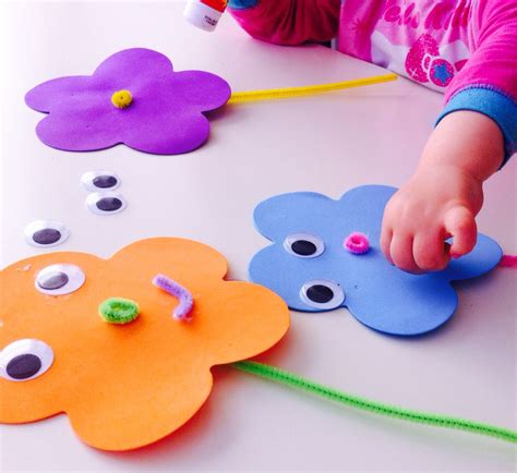 Foam spring flowers - Joanna Anastasia | Easy toddler crafts, Toddler ...