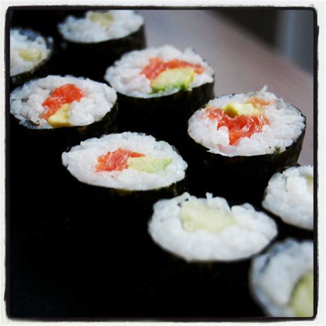 Fiona's Japanese Cooking: EASY TO MAKE ROLLED SUSHI - MAKI ROLL/ MAKIZUSHI