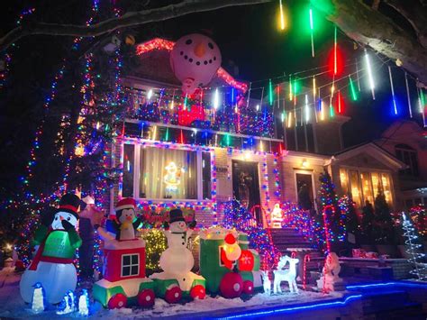 Dyker Heights Christmas Lights Guide (Tips for 2023 by a Local) - Your ...