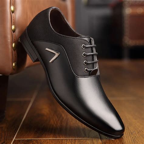 Aanbieding: 2019 Fashion Men Dress Shoes Shiny Patent Leather Mens Formal Business Groom Wedding ...