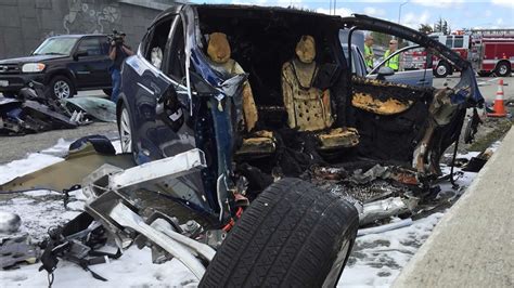 Tesla driver killed in fiery crash on Highway 101 in Mountain View ...