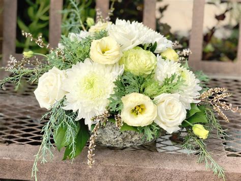 Rock & Rose | Floral arrangements, Table decorations, Decor