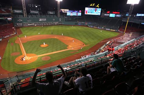 Photos: A long, dreary night pays off for the Red Sox — and for the few ...