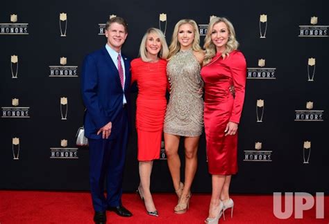 Photo: Chiefs' Hunt family arrive at the NFL Honors at Super Bowl LIII ...