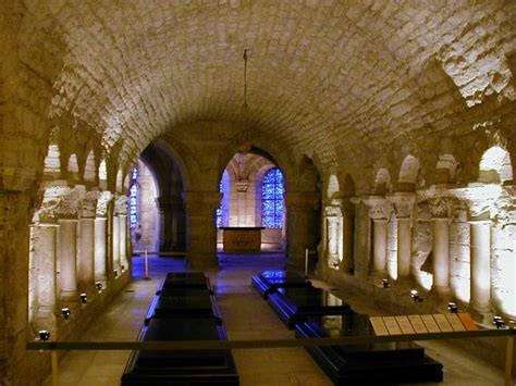 Structurae [en]: Saint Denis Abbey. Crypt