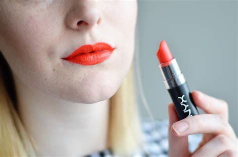 Vancouver Vogue: The Orange Lipstick Trend for Beginners