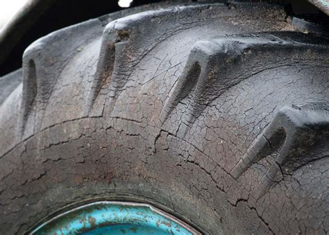 Dry Rot Tires: When To Replace Dry Rot Tires? - Tire Agent