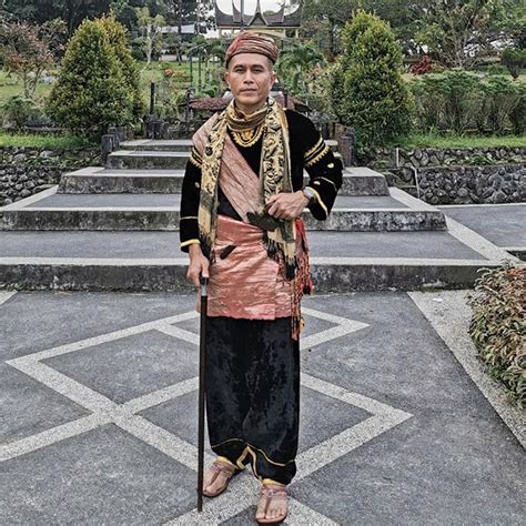 Pakaian Adat Minangkabau Adalah