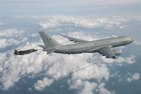 RAF Voyager refuelling an F-35B as part of trials : aviation